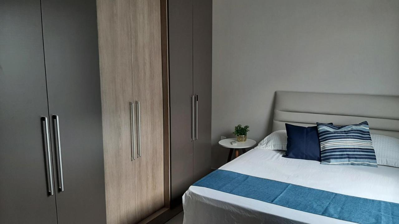 Apartamento encantador com estacionamento incluso em Tijucas Exterior foto