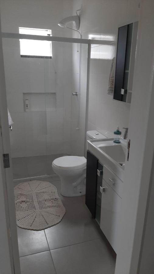 Apartamento encantador com estacionamento incluso em Tijucas Exterior foto