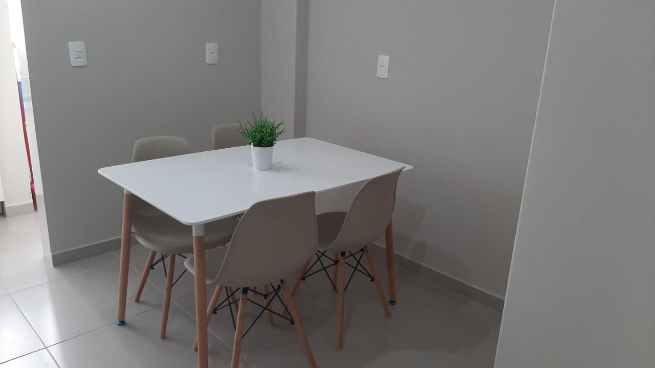 Apartamento encantador com estacionamento incluso em Tijucas Exterior foto