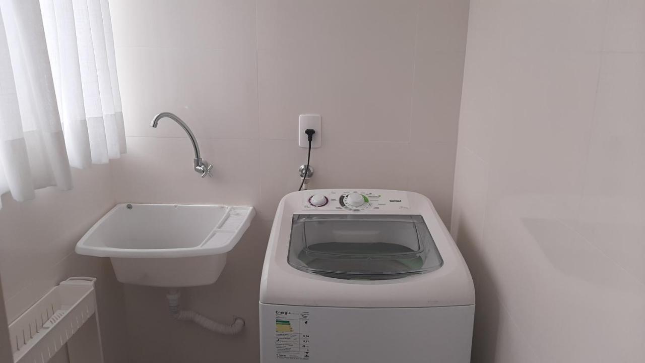 Apartamento encantador com estacionamento incluso em Tijucas Exterior foto